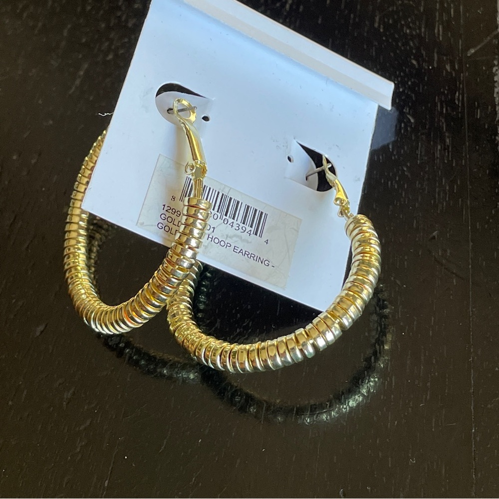 GOLD COIL HOOP EARRING by Jules Smith, NWT. - Picture 15 of 15